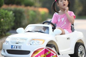 Xe ô tô điện trẻ em kích thích tư duy của bé yêu